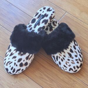 Victoria Secret Leopard Fuzzy Slippers Sz Medium (7-8) House Shoes Satin Finish